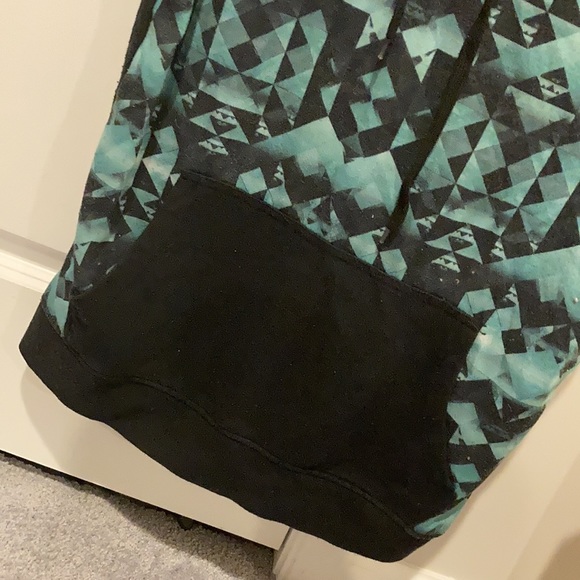 Carbon Brand Hooded Sleeveless Vest! - Picture 3 of 5